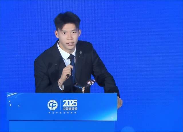 开云电子-历史第4人：19岁王钰栋包揽中超最佳新人和中国金童奖！